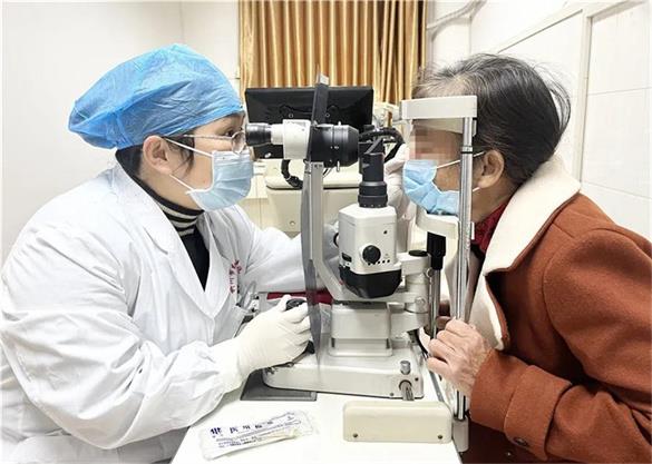四联手术成功救治真性小眼球继发性青光眼患者