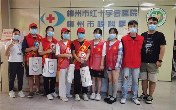 【点赞】这些“红马甲”天使！他们让医院充满了人情味……