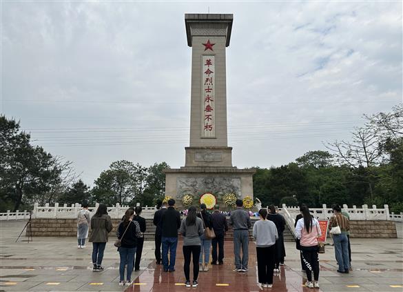 【党建】缅怀革命先烈，传承红色基因——我院临床党支部联合眼科党支部开展主题党日活动