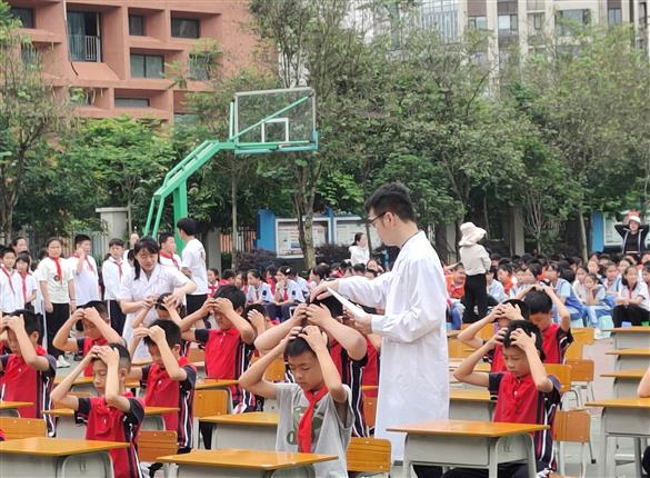 【近视防控进校园】医校联动，共筑孩子光明的未来