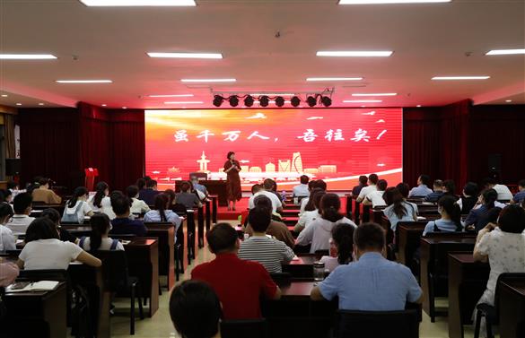高举旗帜、聚力奋进——我院举办深入学习贯彻党的二十大精神专题辅导党课