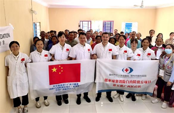 爱无国界——我院援柬埔寨医疗队走进当地基层开展义诊活动