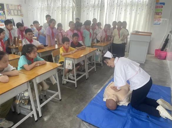 守护成长 “救”在身边——我院走进柳州市公园小学开展应急救护科普宣教活动