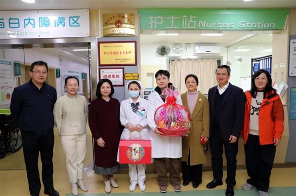新春送福 情暖“医”线｜我院领导大年初一慰问在岗职工