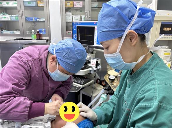 多学科联手点亮光明之路——我院成功为2岁先天性白内障患儿实施手术